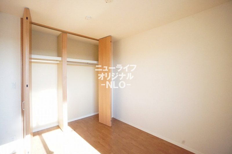 その他　洋室4.6帖　天井高を活かしたクローゼット付き☆