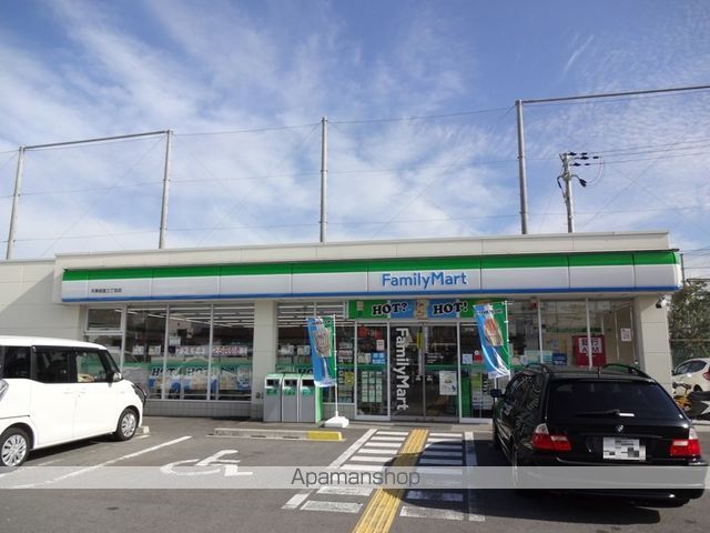 コンビニ　ファミリーマート（コンビニ）まで3309m