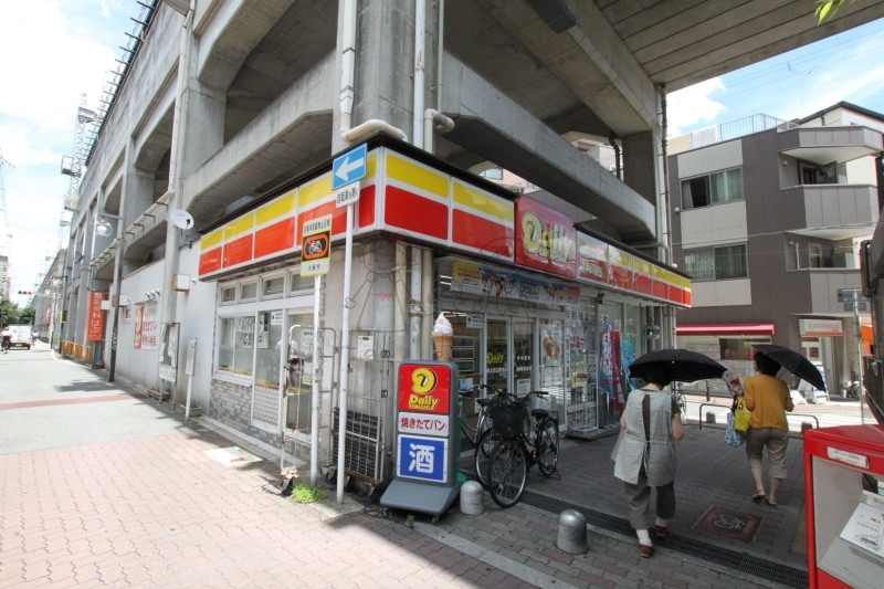 コンビニ　デイリーヤマザキ近鉄北田辺駅前店（コンビニ）まで135m