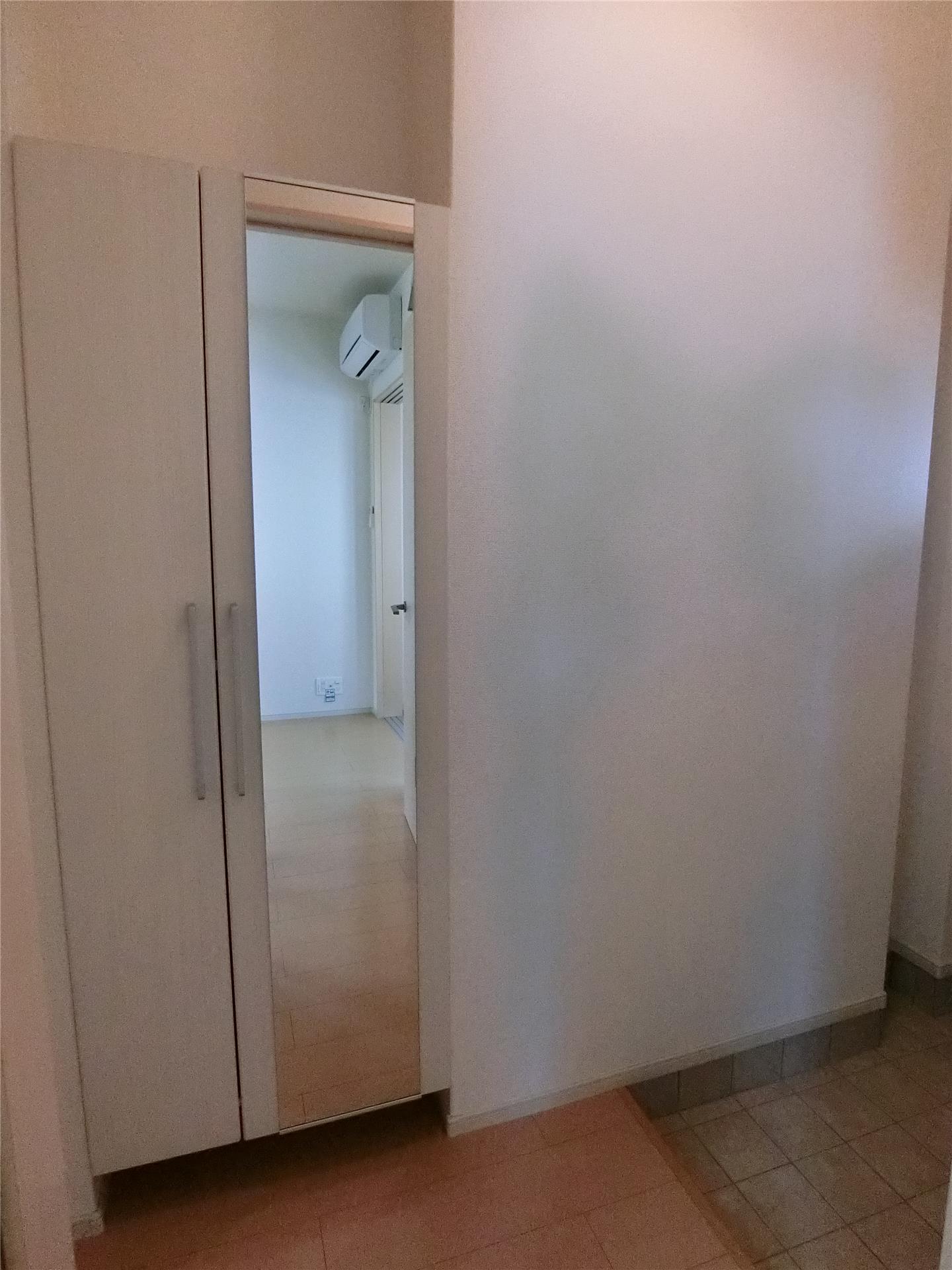 玄関　身だしなみチェックができる鏡付きのシューズボックス完備♪