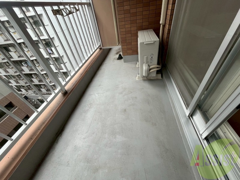 バルコニー　バルコニーは幅があり、広い印象を受けました。