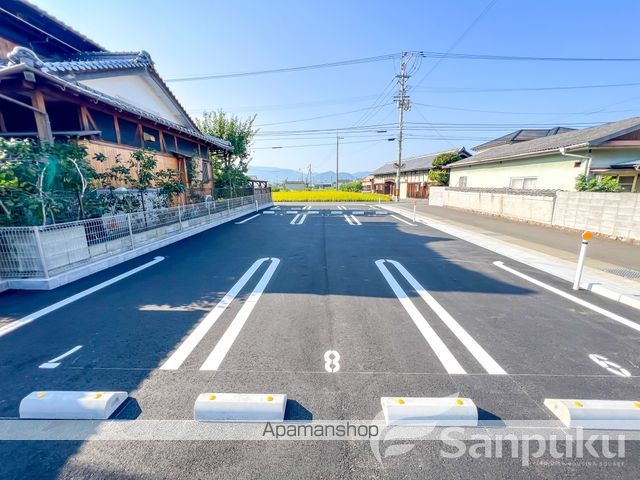 駐車場　駐車場