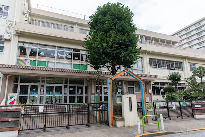 小学校　板橋区立新河岸小学校（小学校）まで244m