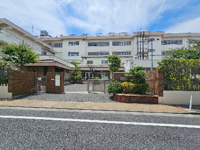 中学校　板橋区立高島第一中学校（中学校）まで411m