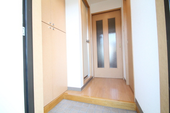玄関　※別号室の社会です
