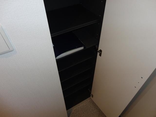 玄関　★天井まであるシューズＢＯＸ★