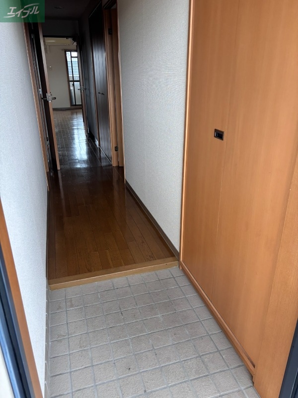 スカイパレス西崎の玄関写真