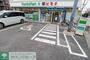 コンビニ　ファミリーマート 薬ヒグチ川崎戸手本町店（コンビニ）まで300m