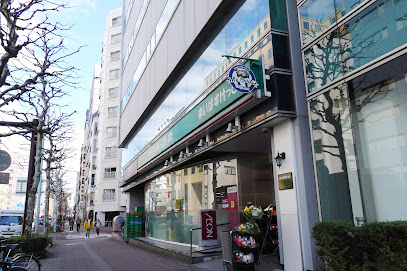 スーパー　まいばすけっと新富町駅前（スーパー）まで212m