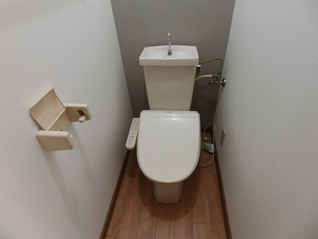 地下鉄東西線 ひばりが丘駅 徒歩4分 3階建 築32年のトイレ写真