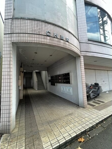 エントランス　初期費用分割可★ご希望の場所まで無料送迎サービス付♪