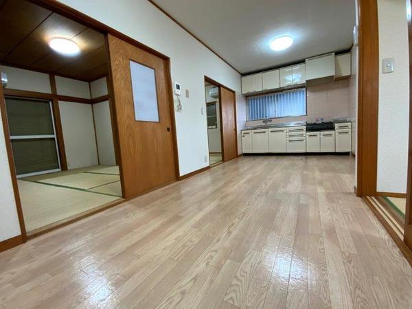 メゾン月見台の居間写真