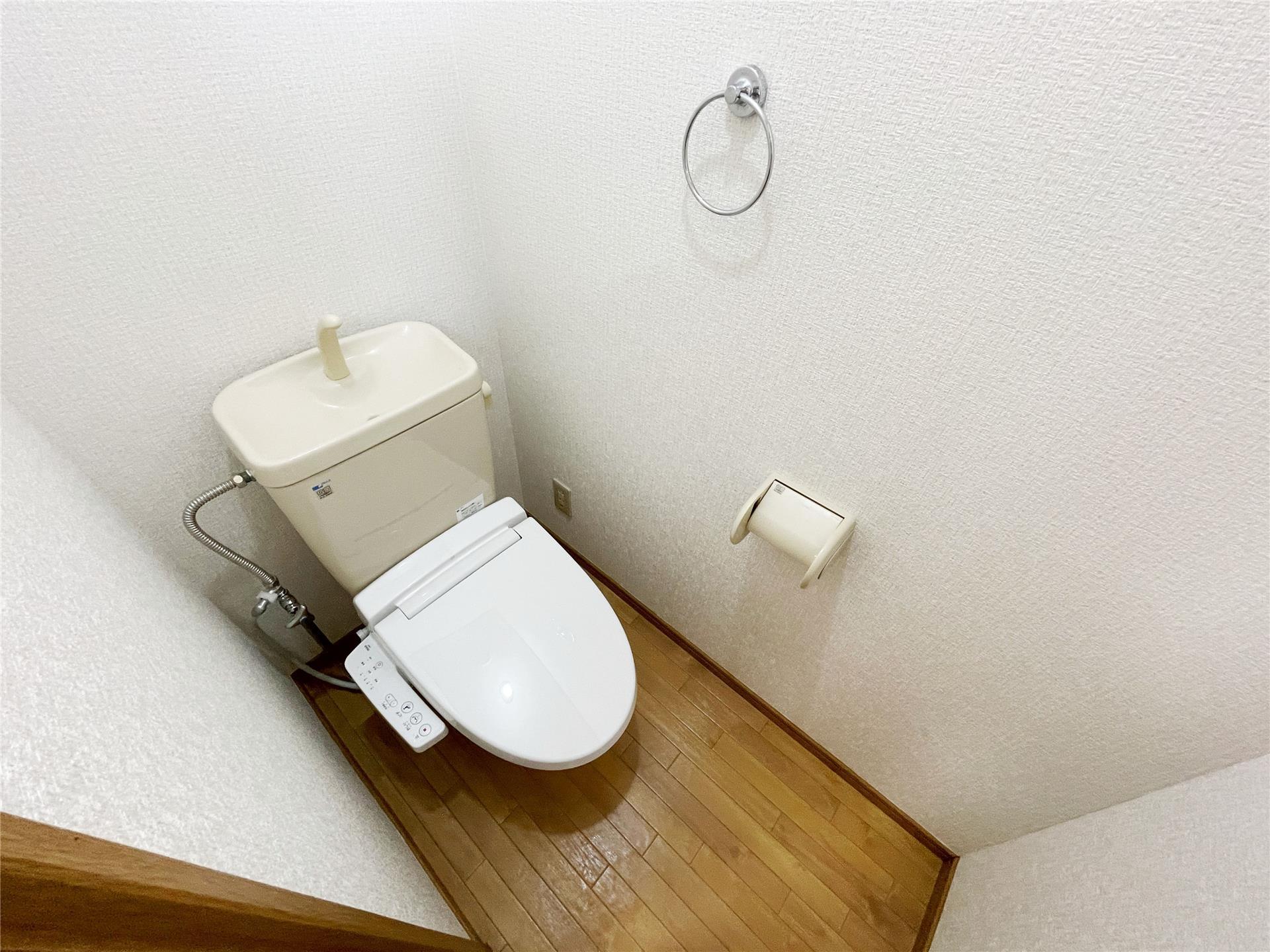 トイレ　温水洗浄便座