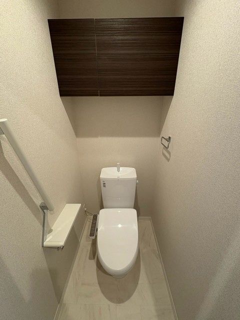 ＪＲ内房線 八幡宿駅 徒歩4分 3階建 築1年のトイレ写真