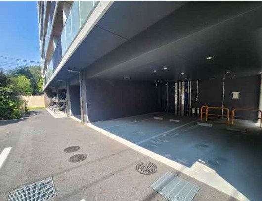 駐車場　駐車場があるので、車を買う予定の方も安心です