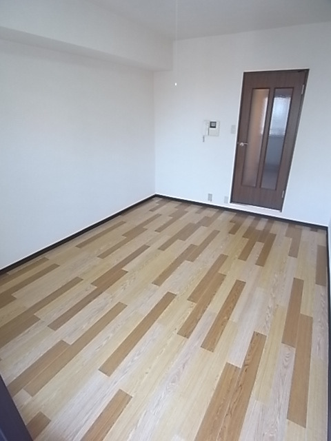 居室・リビング　採光良好、明るいお部屋です。