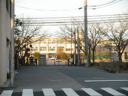 中学校　三木中学校（中学校）まで1274m