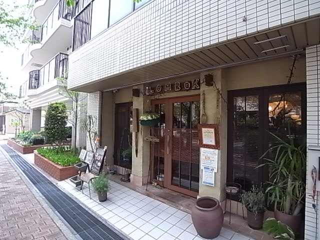 その他　LOMBOK（その他）まで215m