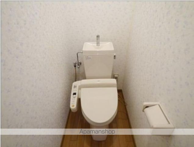 曽於市 3階建 築17年のトイレ写真