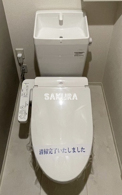 トイレ　嬉しい温水洗浄便座付き♪