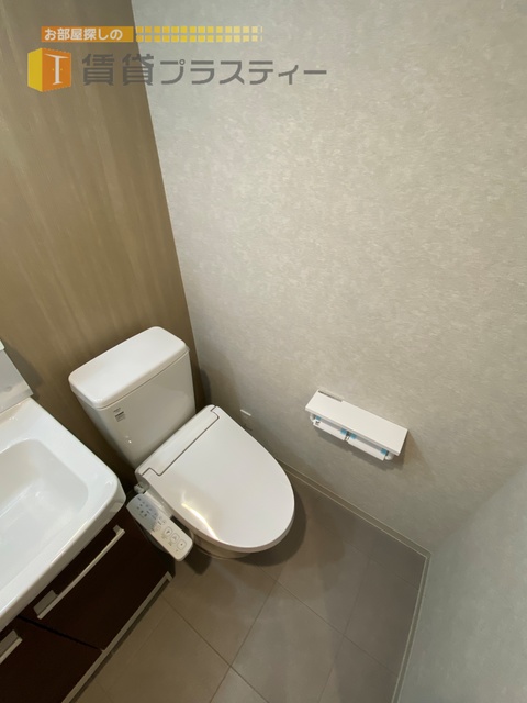 トイレ　ウォシュレット完備です。