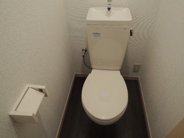 東武東上線 下板橋駅 徒歩4分 4階建 築36年のトイレ写真