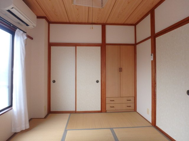ハイツ中新の居間写真