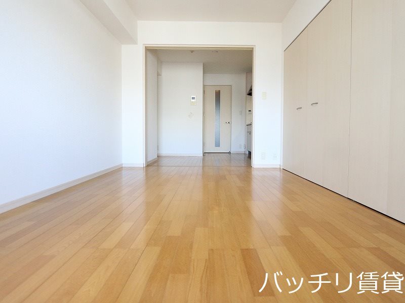 居室・リビング　別号室タイプの為、現状を優先いたします