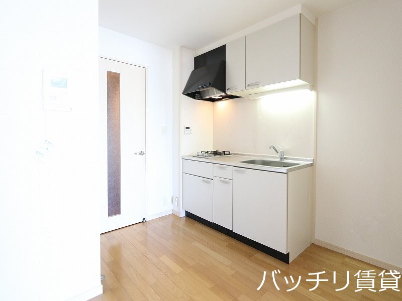 キッチン　別号室タイプの為、現状を優先いたします
