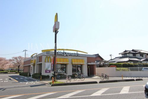 飲食店　マクドナルド 三郷三丁目店（飲食店）まで610m