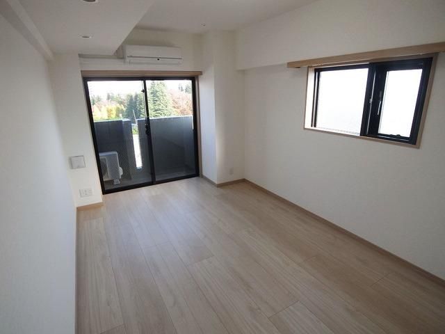 居室・リビング　★２面採光で明るいお部屋★