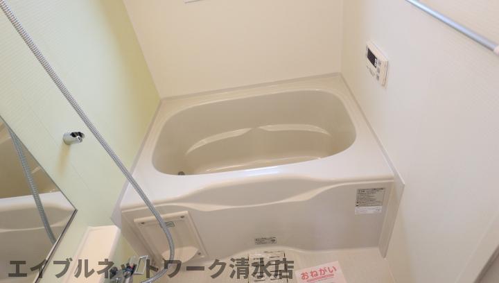 バス・シャワールーム　コンパクトで使いやすいお風呂です