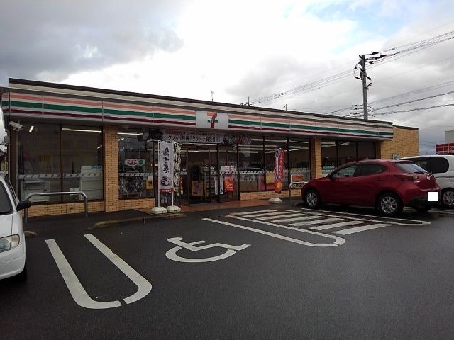 コンビニ　セブンイレブン（コンビニ）まで700m