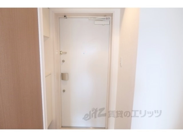 KDXレジデンス西院の玄関写真