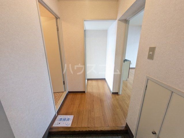 メゾンサンヒルズの玄関写真