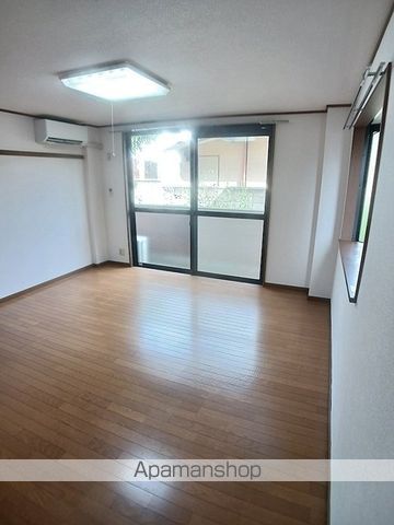 イーストマニの居間写真