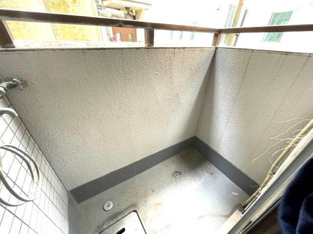 バルコニー　イメージとして同マンション他部屋を表示しています