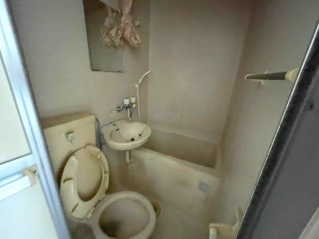 トイレ　イメージとして同マンション他部屋を表示しています