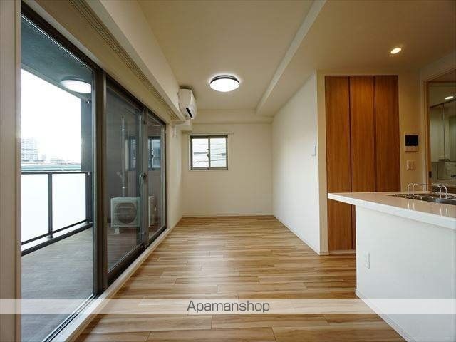 ＪＲ東海道本線 金山駅 徒歩10分 10階建 築2年の居間写真