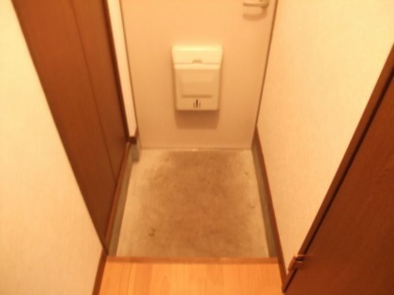ウイングAの玄関写真