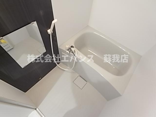 バス・シャワールーム　コンパクトで使いやすいお風呂です