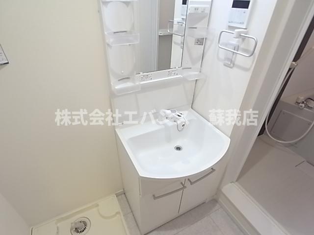 洗面設備　独立洗面台あり、毎朝おしゃれに忙しい女性の方におすすめです