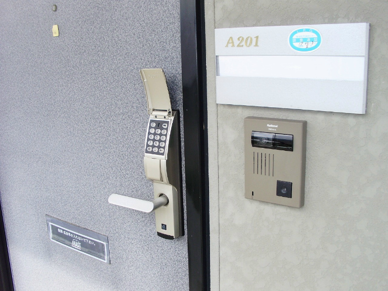 玄関　２Fのお部屋の写真です。