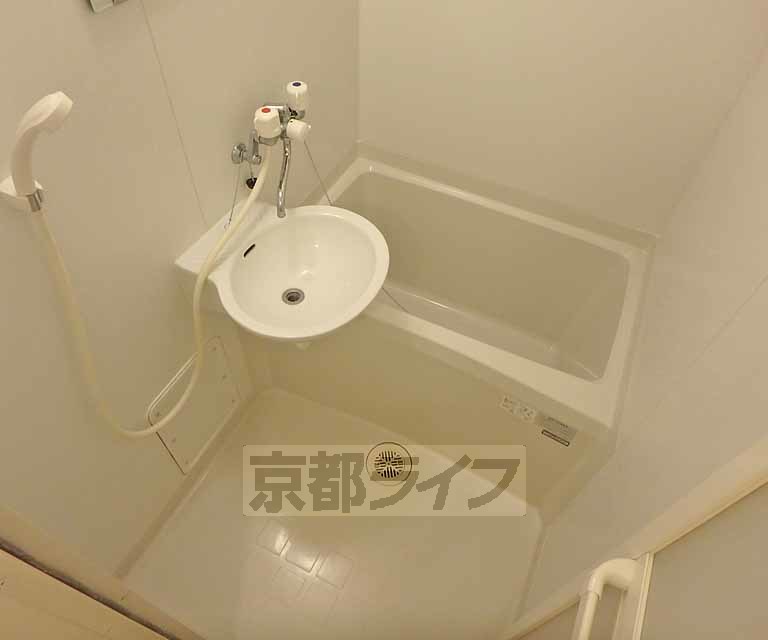 ＪＲ山陰本線 亀岡駅 徒歩14分 2階建 築19年の風呂写真