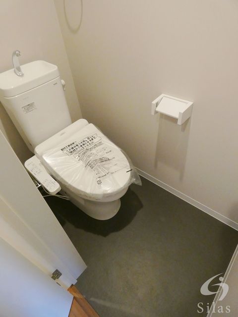 南海本線 湊駅 徒歩8分 3階建 築8年のトイレ写真