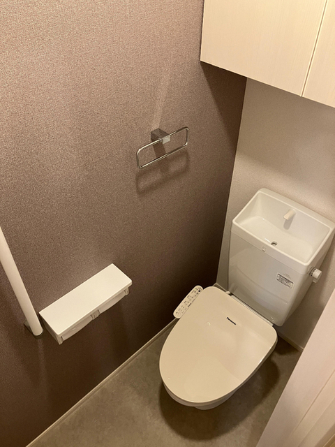 トイレ　１０３　温水洗浄暖房便座トイレ