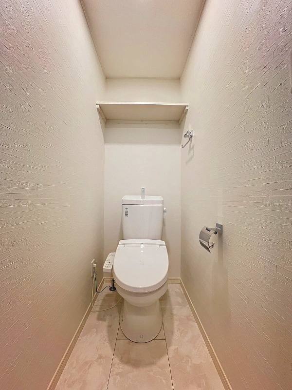 西武新宿線 野方駅 徒歩6分 2階建 築3年のトイレ写真