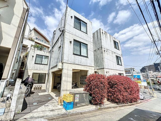 MidCUBE中台の外観写真