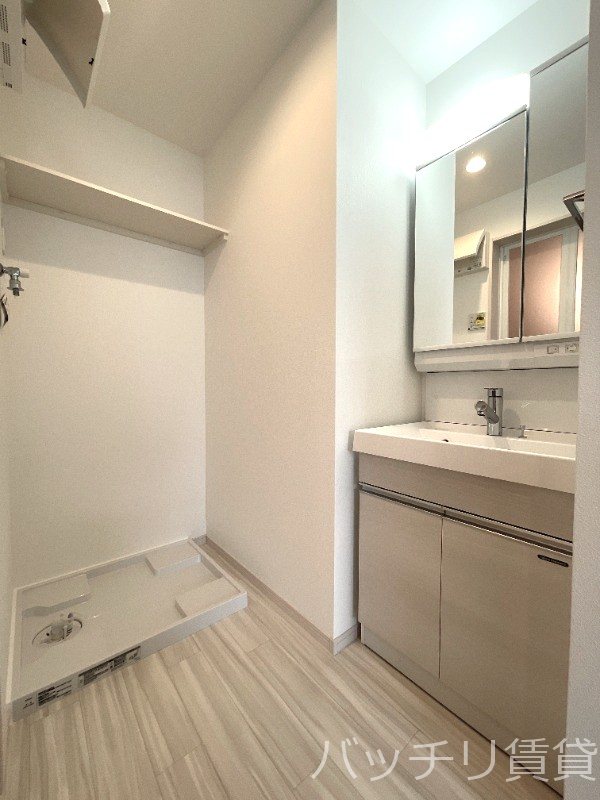 洗面設備　別号室写真の為現況を優先致します。