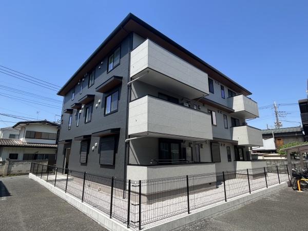 建物外観　タイル張りの綺麗な外観です